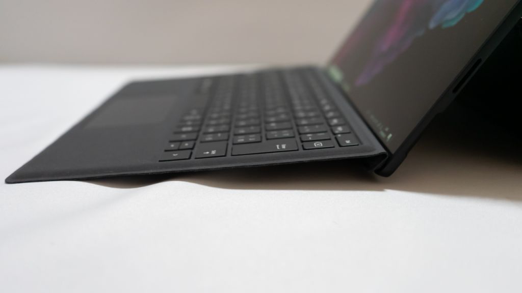 レビュー】Surface Proのタイプカバーをセットで購入したほうがいい理由 | うっしーならいふ