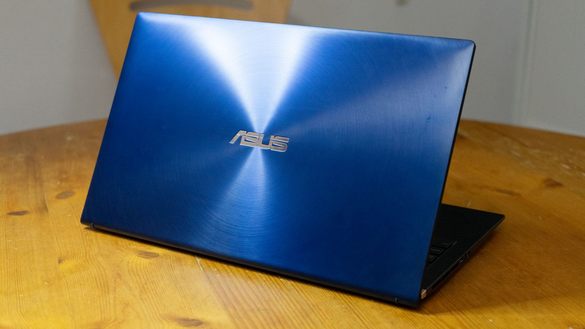 ZenBook 15 UX534FT-A9012レビュー GTX1650搭載のクリエイター向け