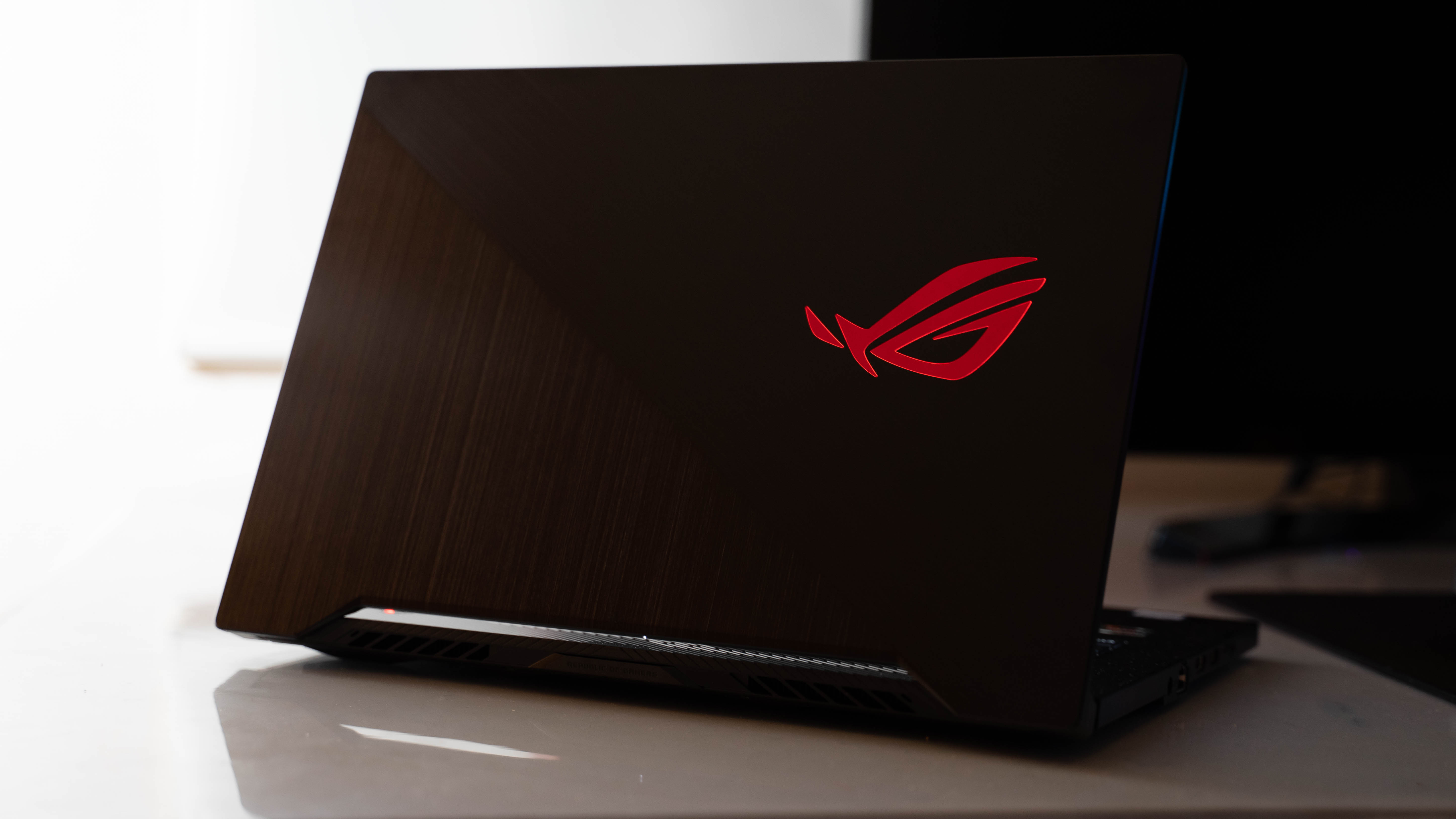ROG Zephyrus G GA502DU レビュー 120hz駆動モニター採用の15.6型