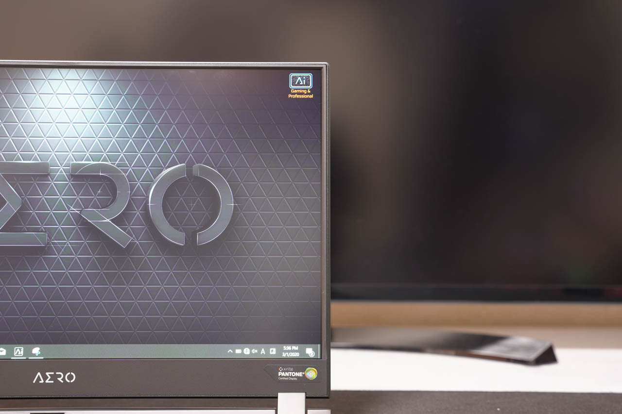 GIGABYTE AERO 15 XA-7JP2130SHレビュー シャープ製のIGZO（240hz