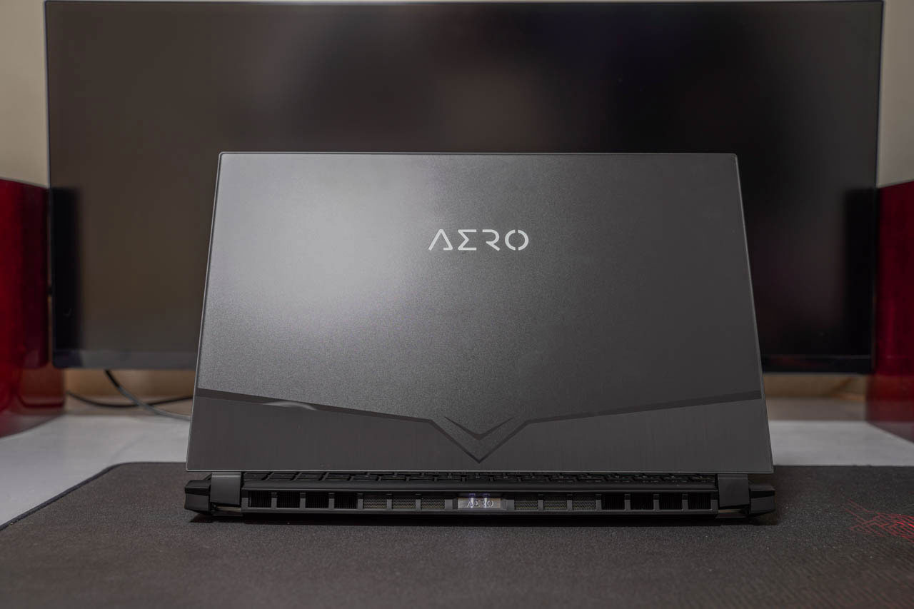 GIGABYTE AERO 15 XA-7JP2130SHレビュー シャープ製のIGZO（240hz