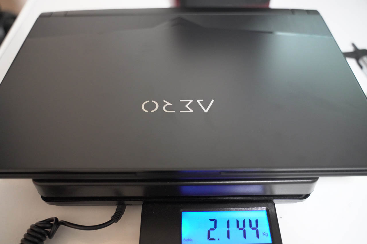 GIGABYTE AERO 15 XA-7JP2130SHレビュー シャープ製のIGZO（240hz