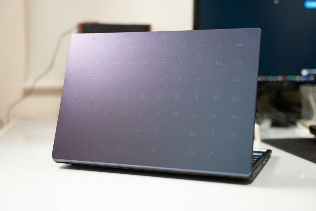 ASUS ノートパソコン11.6インチ E210MA (Celeron N4020 / 4GB, 64GB / 約1.08kg / Webカメラ / ピーコックブルー / Windows 10  (S モード) Amazon.co.jp: ASUS ノートパソコン11.6インチ E210MA (Celeron