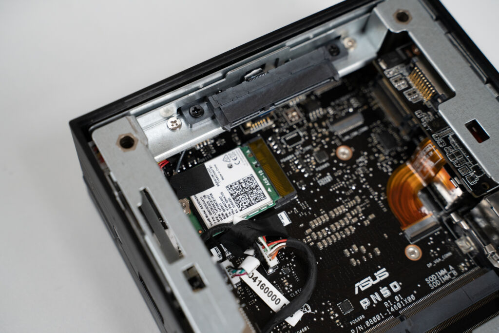 ASUS / ミニPC / ベアボーン / PN50（メモリ、SSD付き） ASUS / ミニPC / ベアボーン / PN50（メモリ、SSD付き）