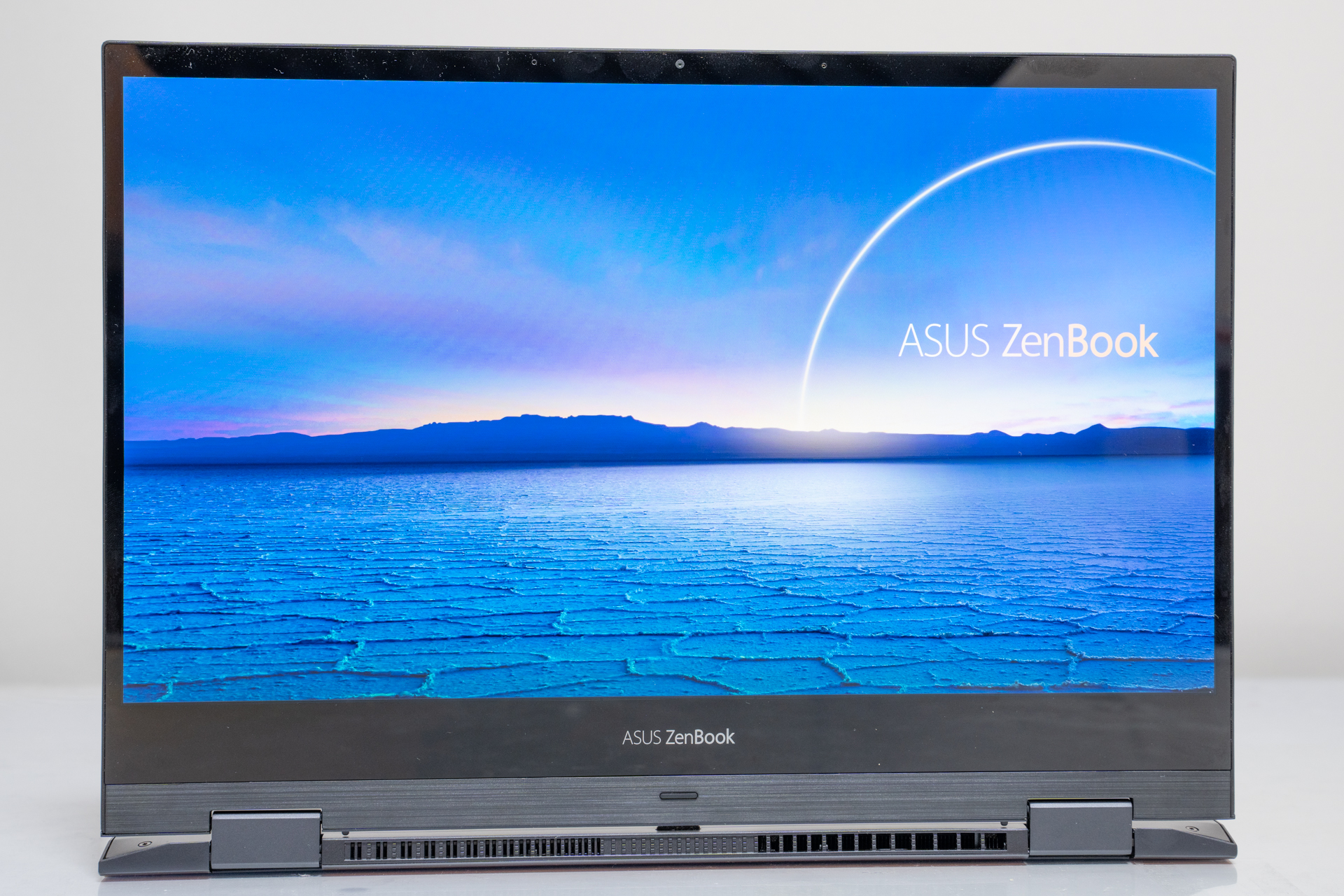 ASUS ZenBook Flip S UX371 レビュー 高級感あふれる13.3型2-in-1