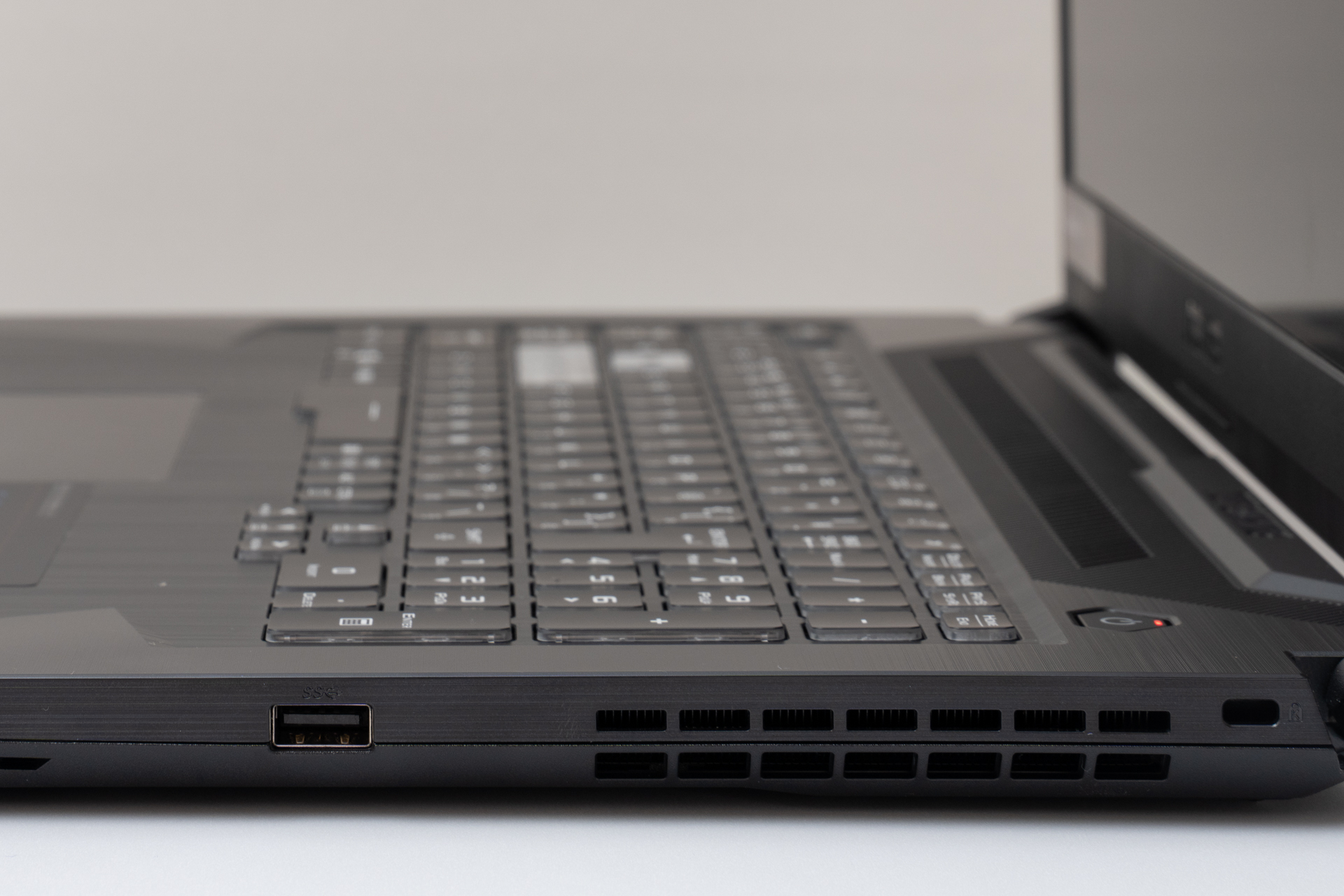 ASUS TUF Gaming A17 FA706QR レビュー Ryzen 7 5800H＋RTX3070搭載の