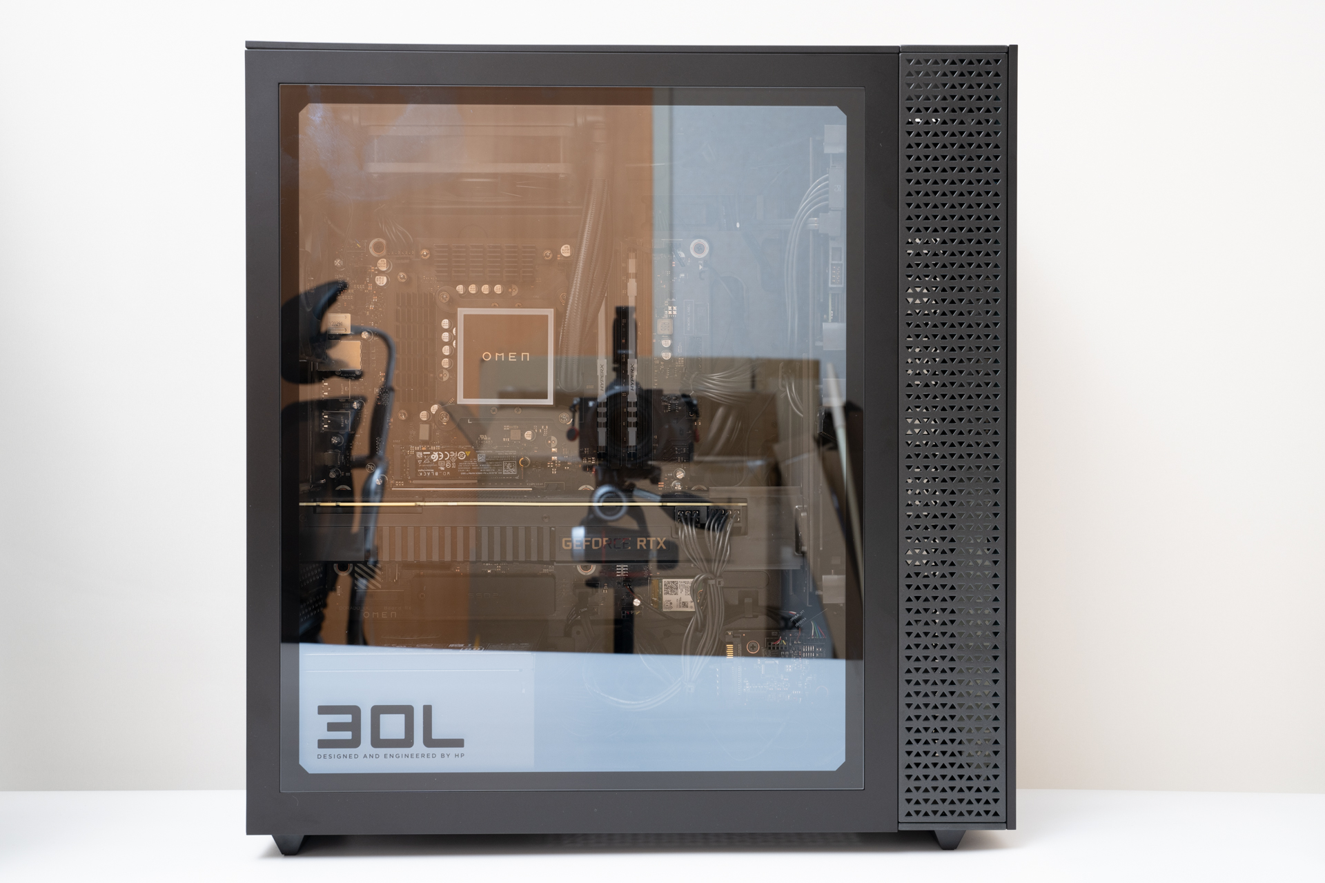 OMEN by HP 30L Desktop レビュー簡易水冷クーラーを搭載したシンプル