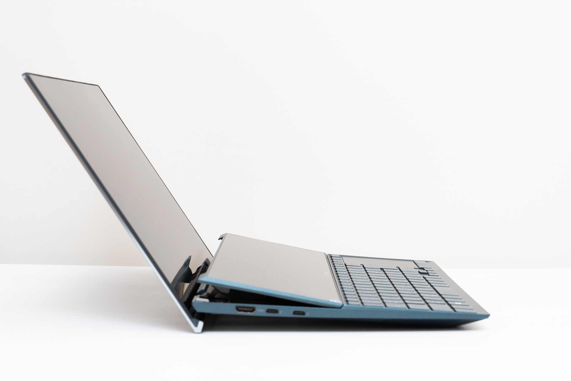 ASUS ZenBook Duo 14 UX482EG レビュー 進化したデュアルモニターが