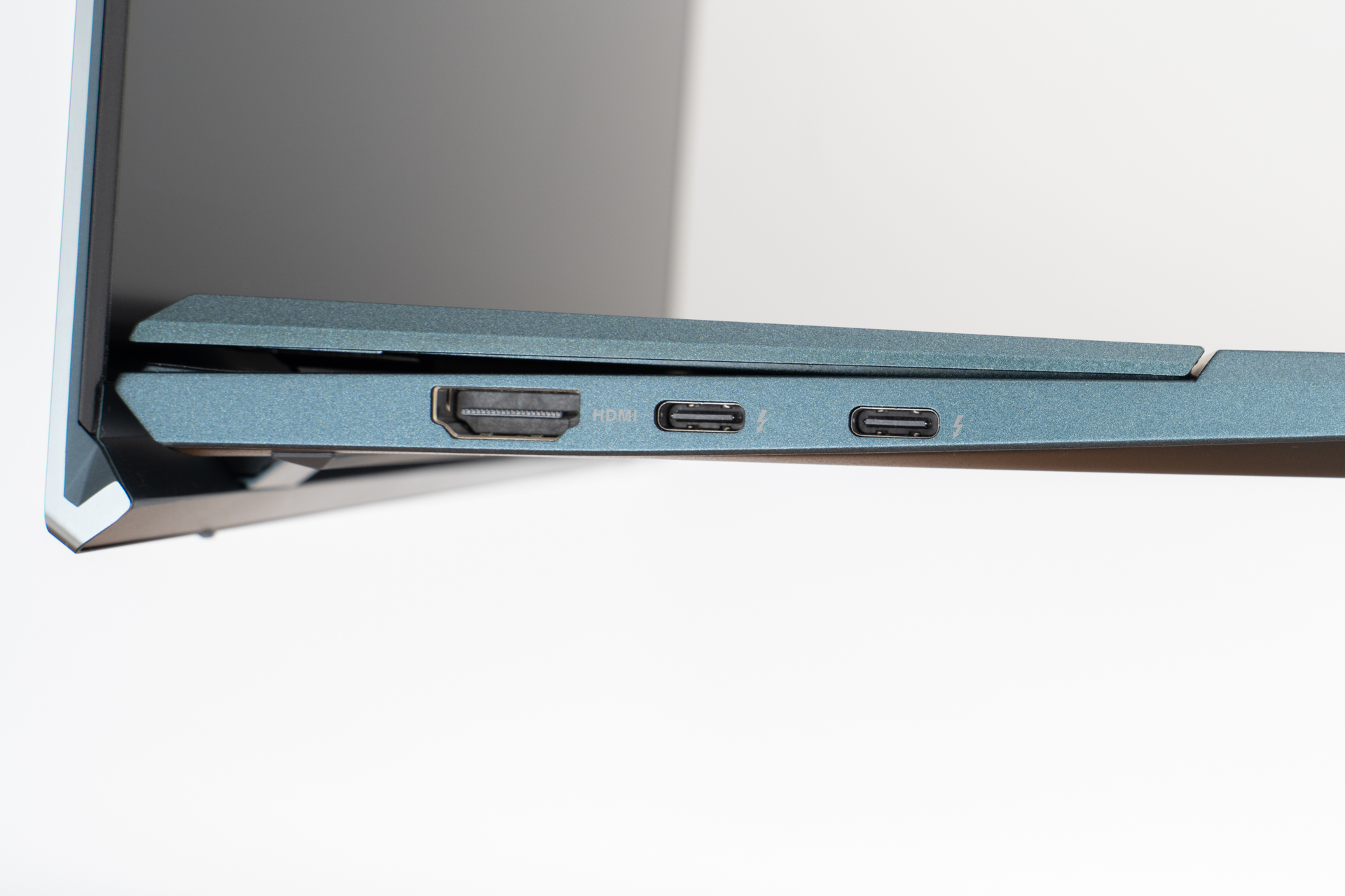 ASUS ZenBook Duo 14 UX482EG レビュー 進化したデュアルモニターが