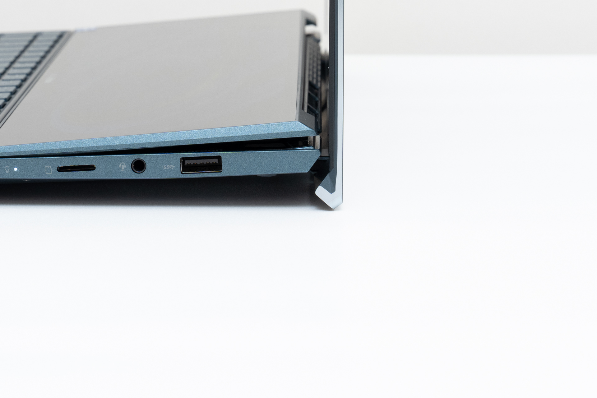 ASUS ZenBook Duo 14 UX482EG レビュー 進化したデュアルモニターが