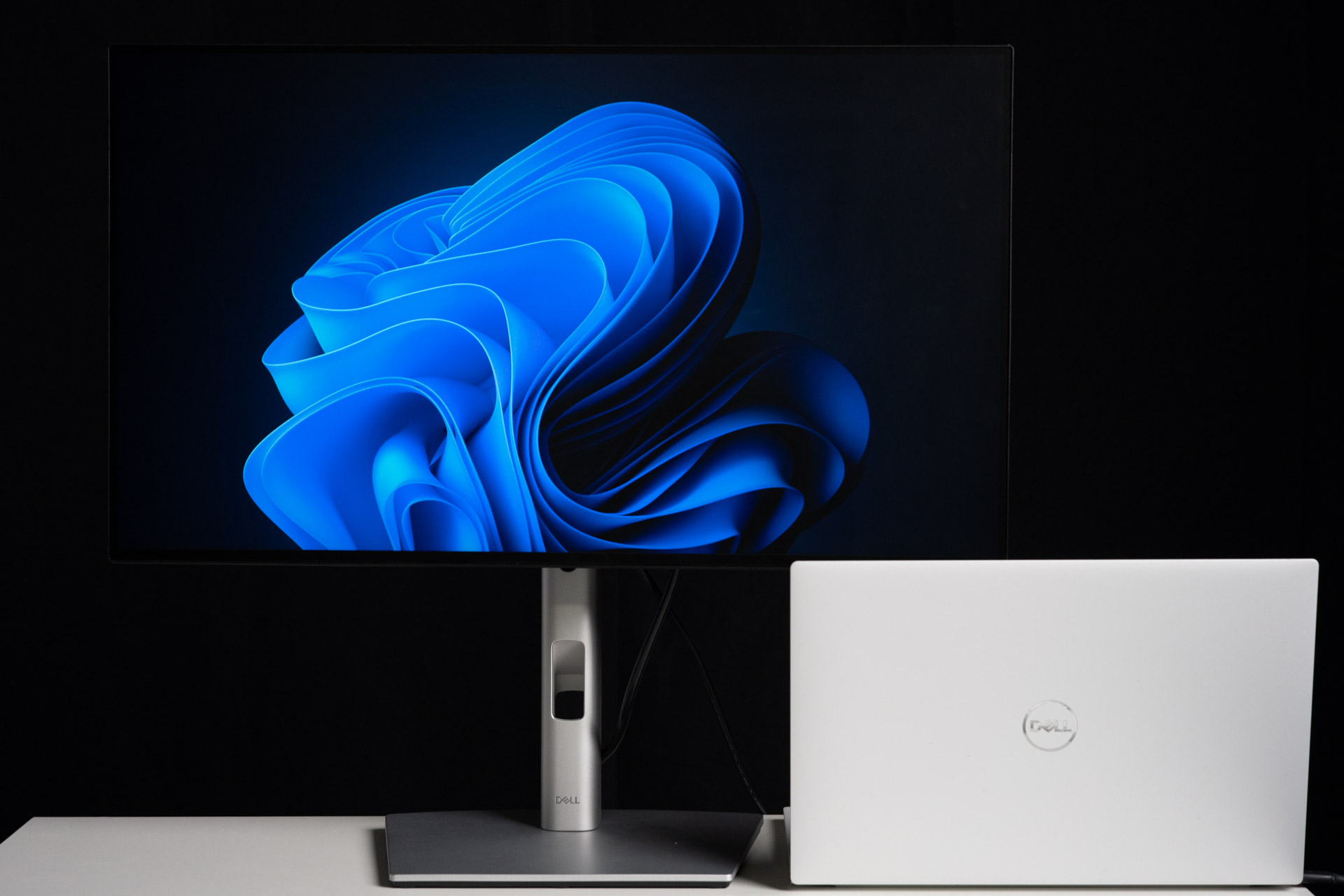 訳ありDELL U2722DE 27インチモニター　回転機能 DELL U2722DE 27インチモニター 回転機能