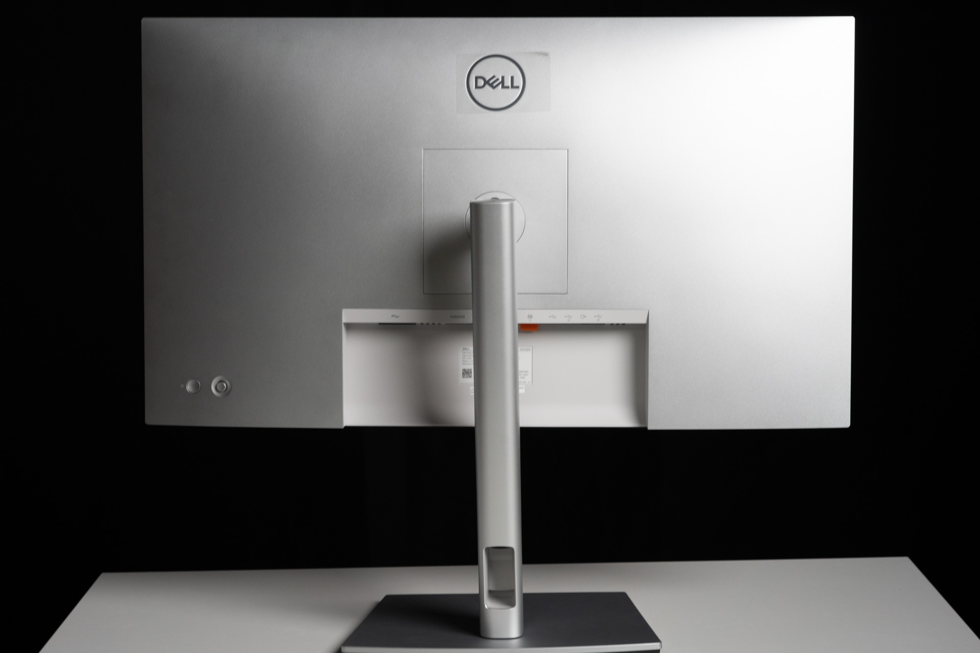 Dell U2722D ディスプレイ本体 シルバー デルU2722Dモニタ実機レビュー/パソコン徹底比較購入ガイド