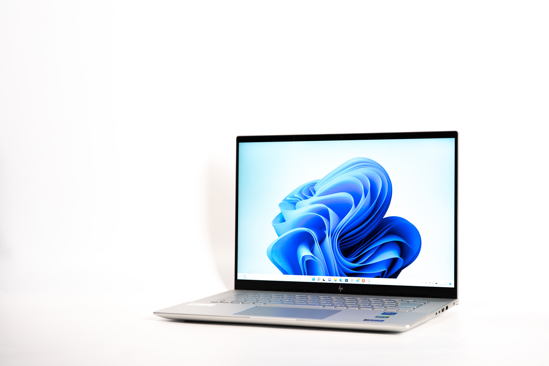 HP ENVY 16-h レビュー32GBメモリが標準のハイスペック