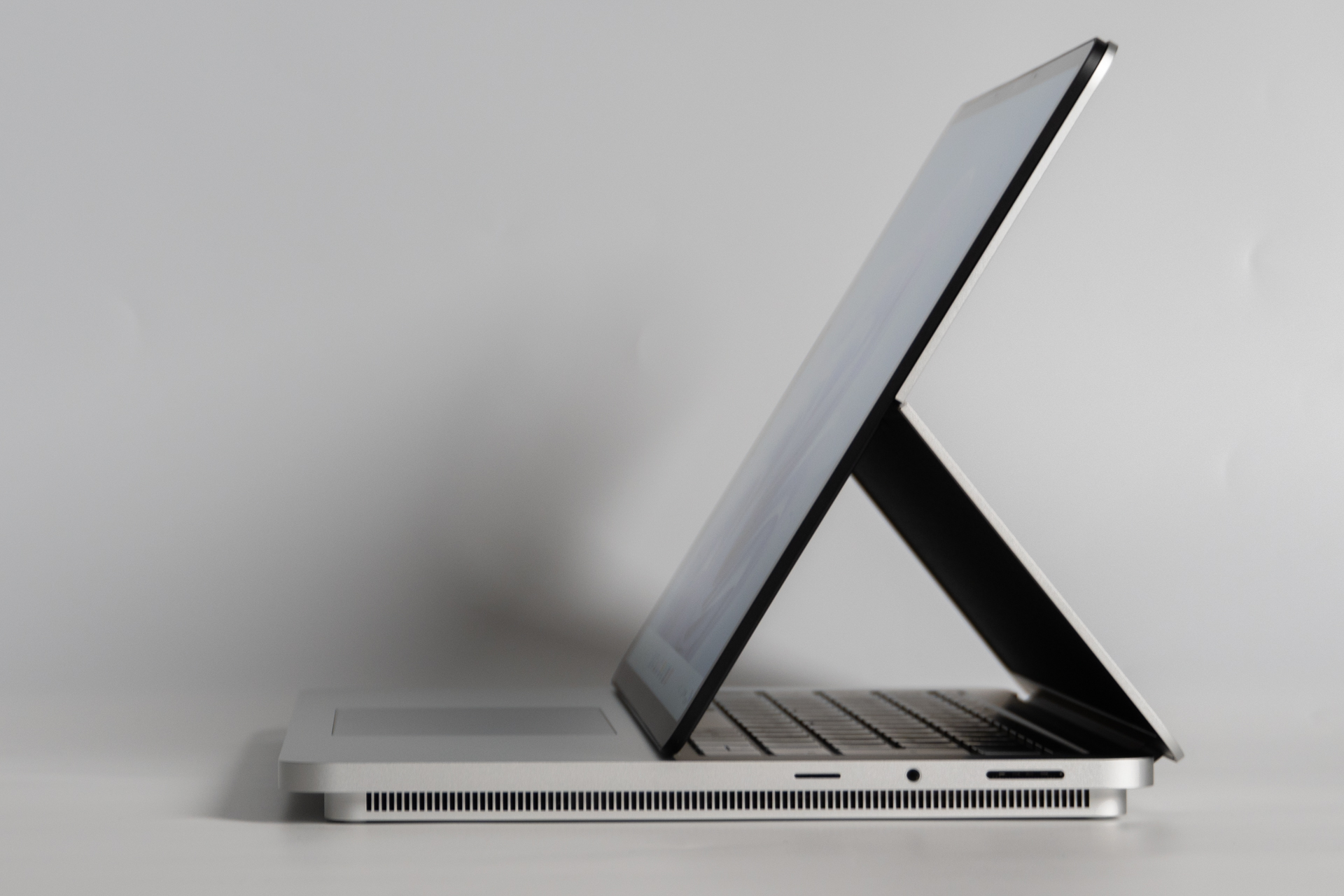 Surface Laptop Studio 2 レビュー 新チップ搭載で完成度が高くなり 