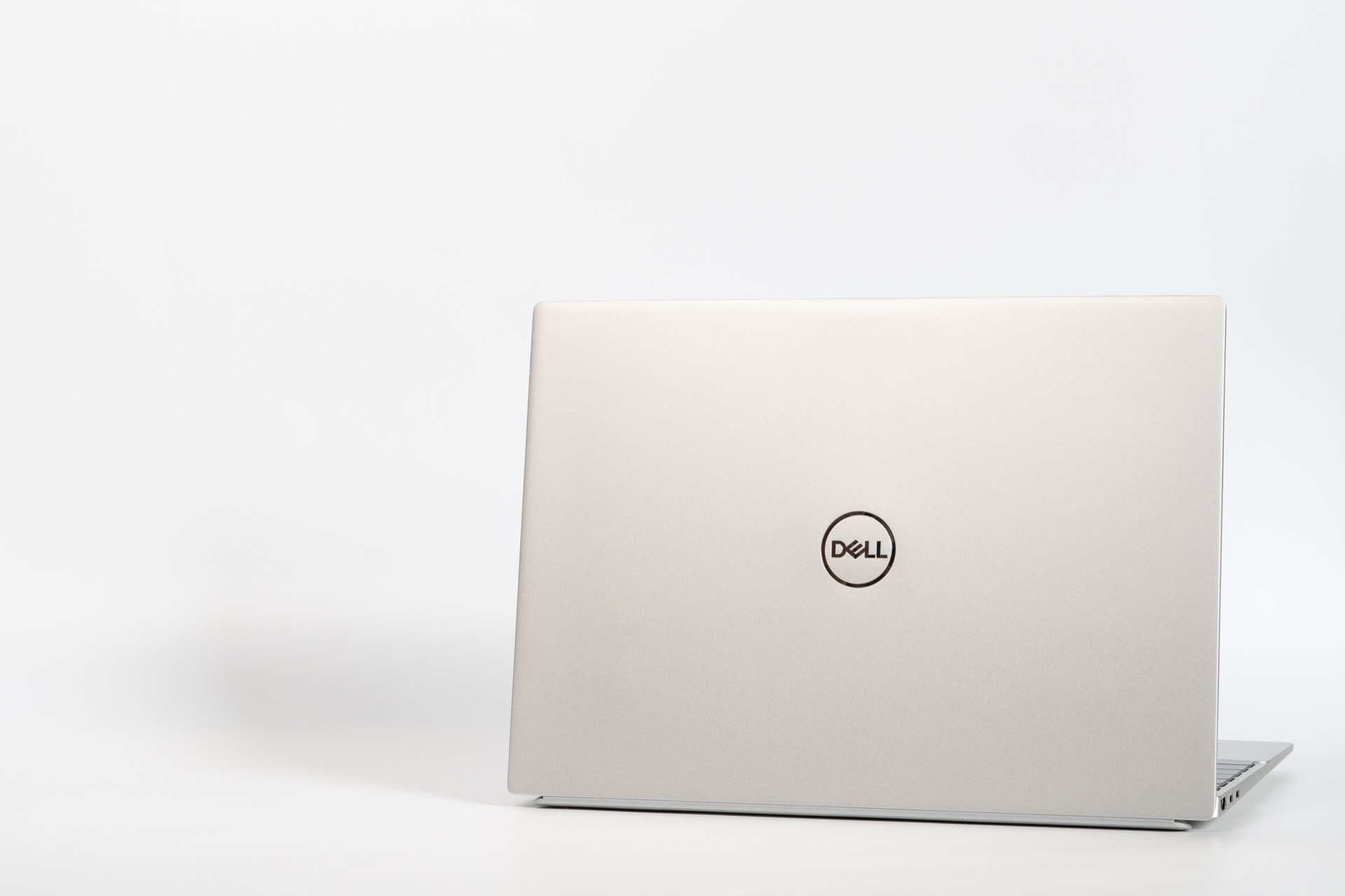 Dell Inspiron 13 5330（インテル） レビュー 持ち運びならCore i3