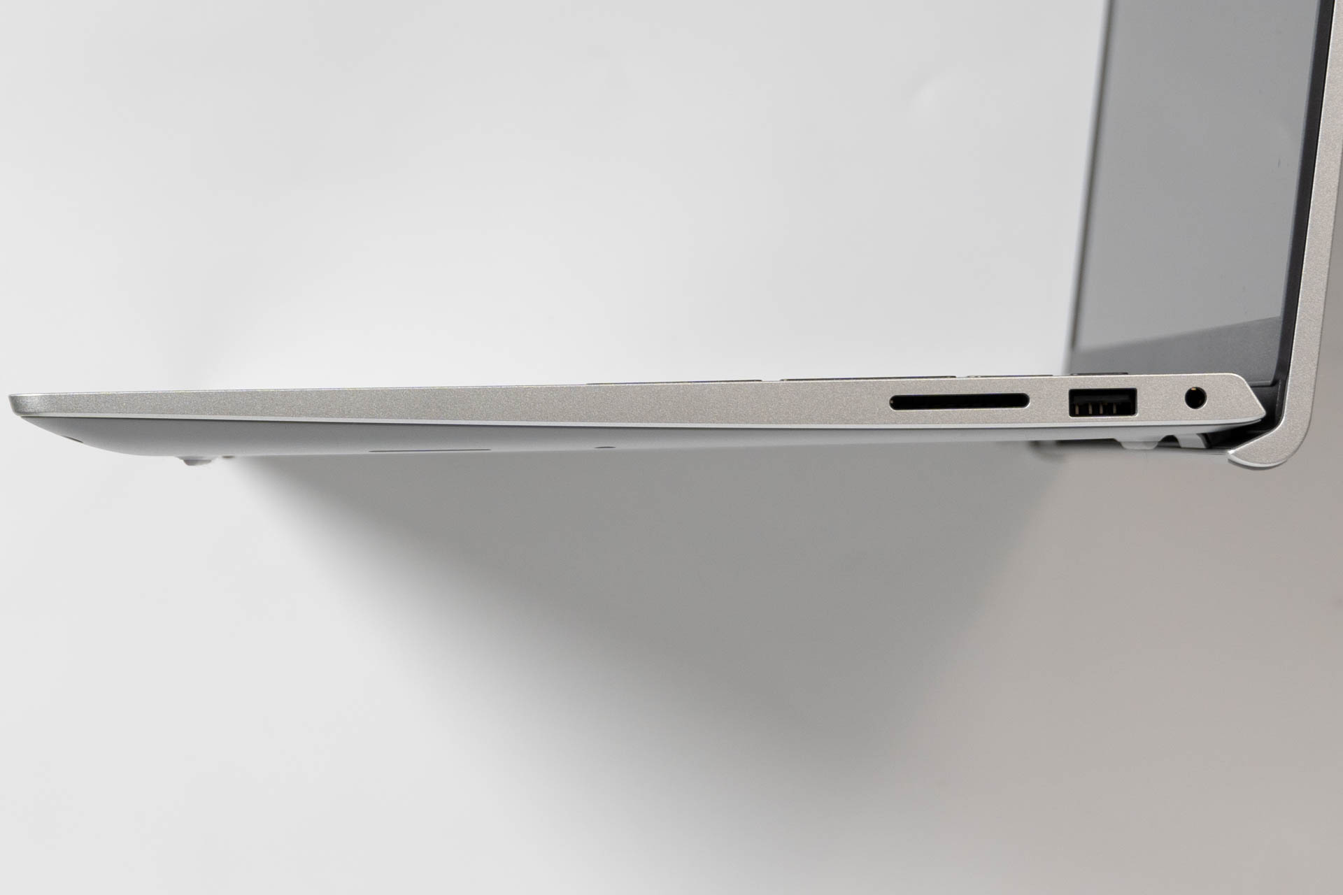 Dell Inspiron 15 3535（AMD） レビュー 5万円台から購入可能な激安