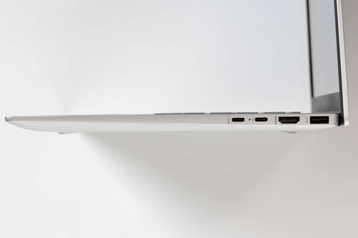 HP Pavilion Plus 14-ew(インテル)レビュー プレミアムロゴ採用の高
