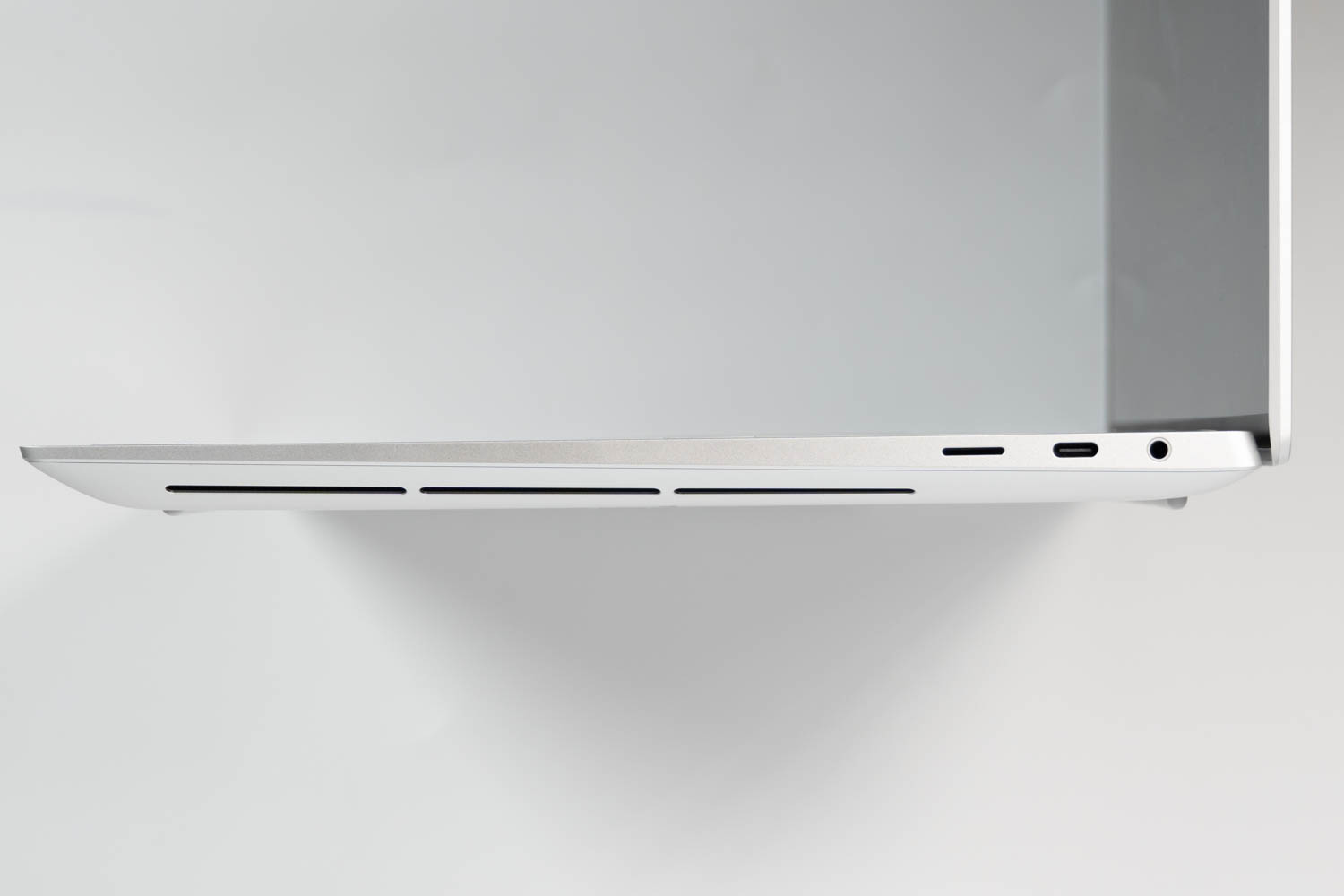 Dell XPS 16(9640) レビュー 大画面を持ち運びたいクリエイターに