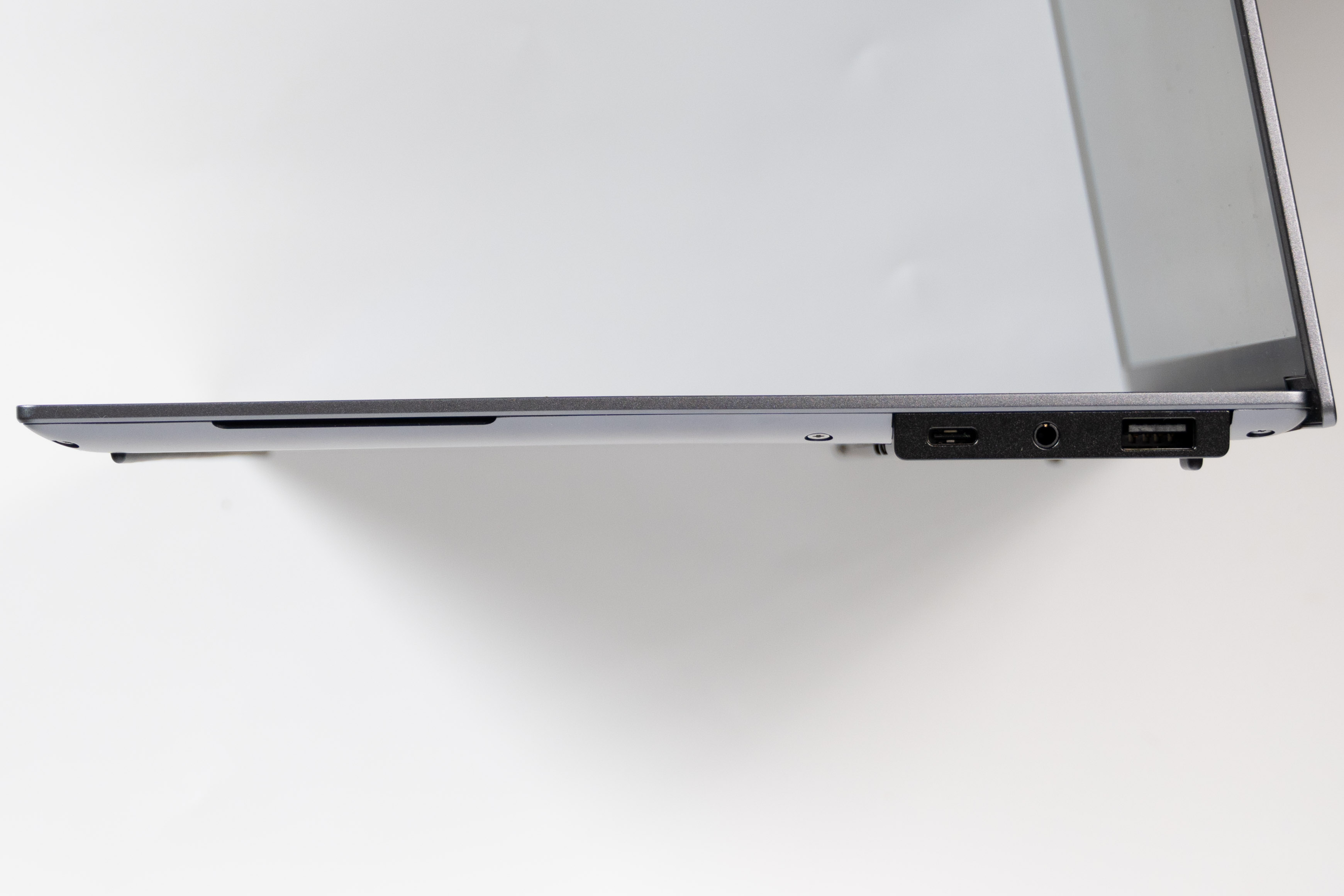 ThinkPad X9 14 Gen 1 Aura Edition(14型 Intel)レビュー 1.2kgで