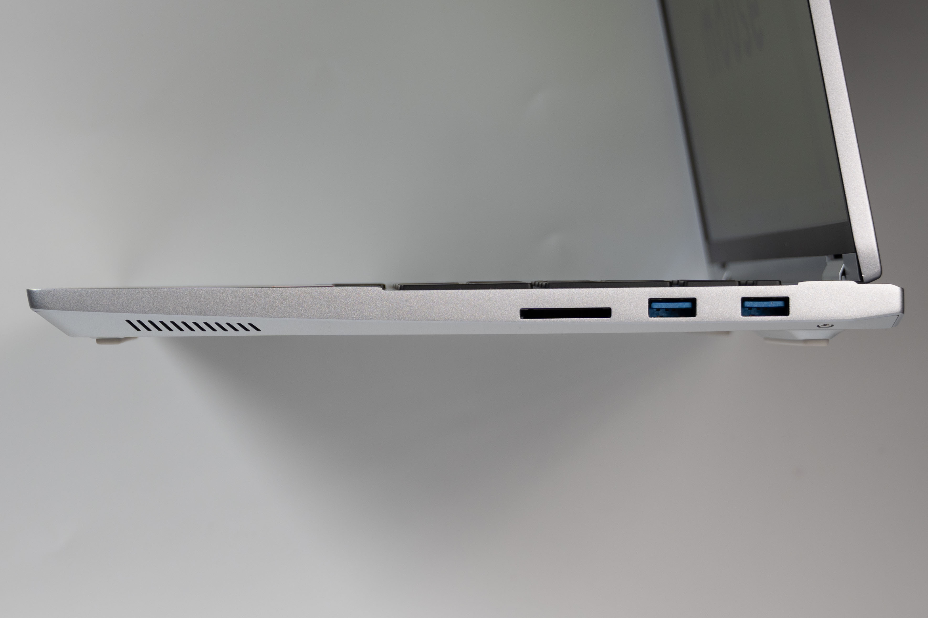DAIV Z4 I7I01SR-B（2025年モデル） レビュー 軽量ハイパワー