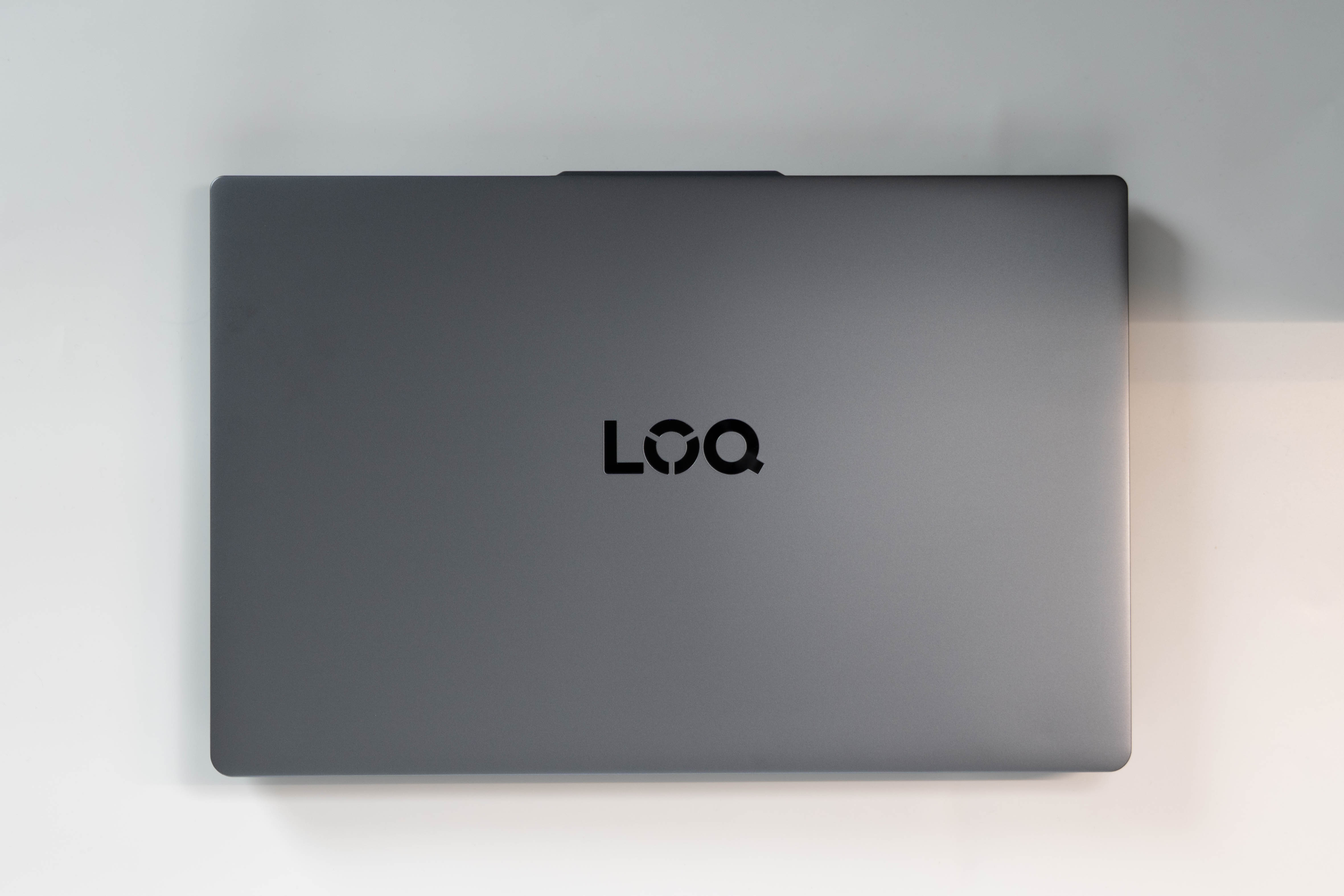 Lenovo LOQ Essential Gen 9レビュー 1.8kgで持ち運びも可能な