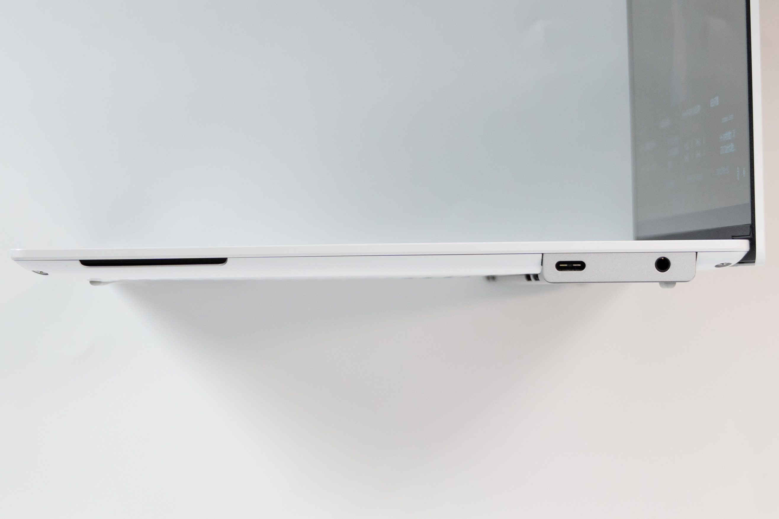 ThinkPad X9 14 Gen 1 Aura Edition(14型 Intel)ホワイトモデル