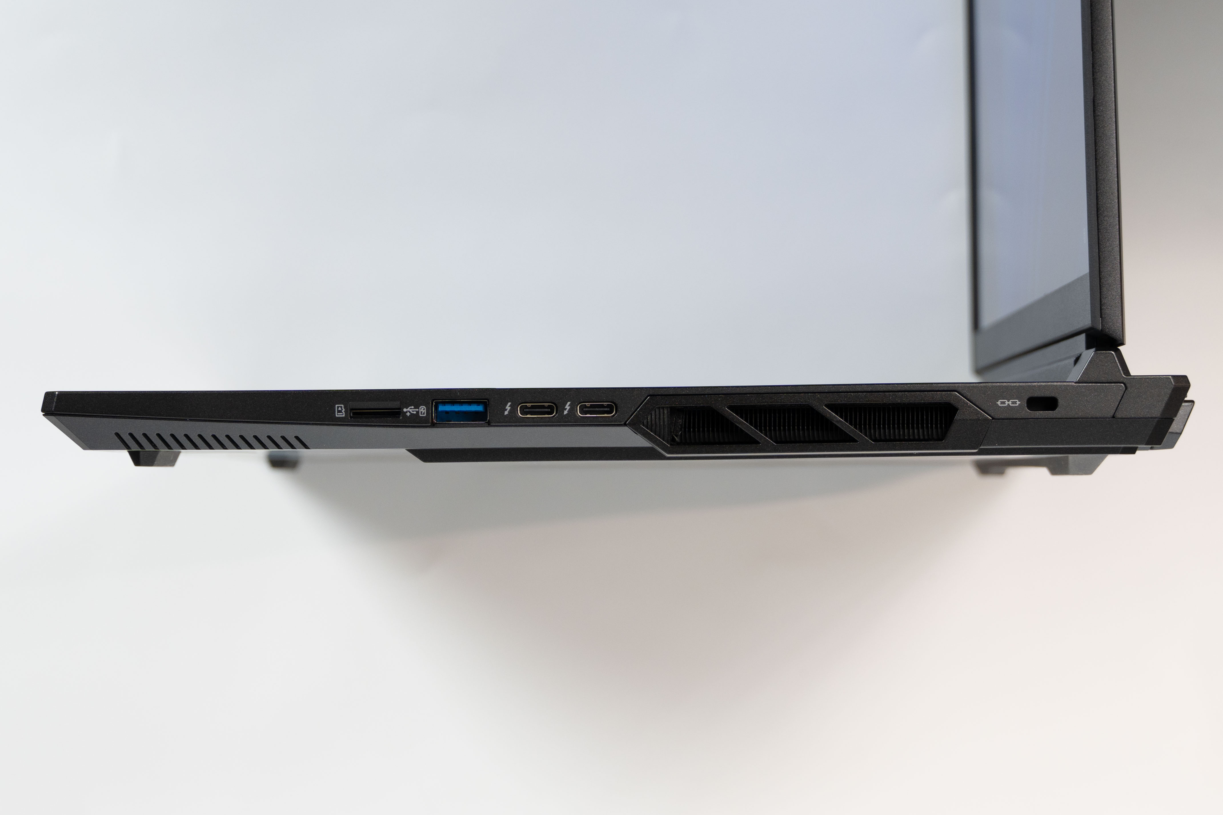 DAIV N6-I7G7TBK-C(NVIDIA Studio 認定PC) レビュー 薄型高性能 