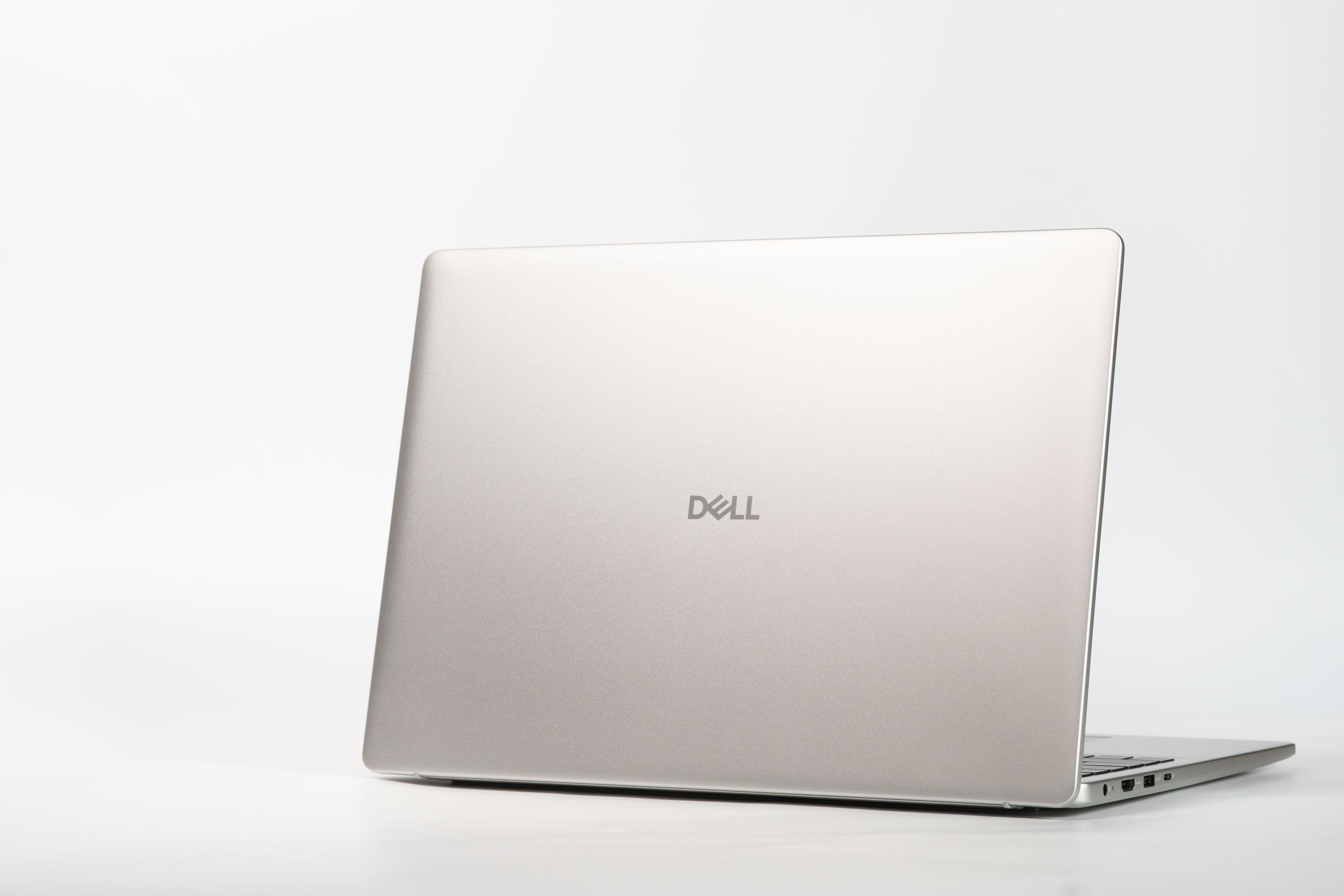 Dell 16 16256レビュー Inspiron 16の後継機種 | うっしーならいふ