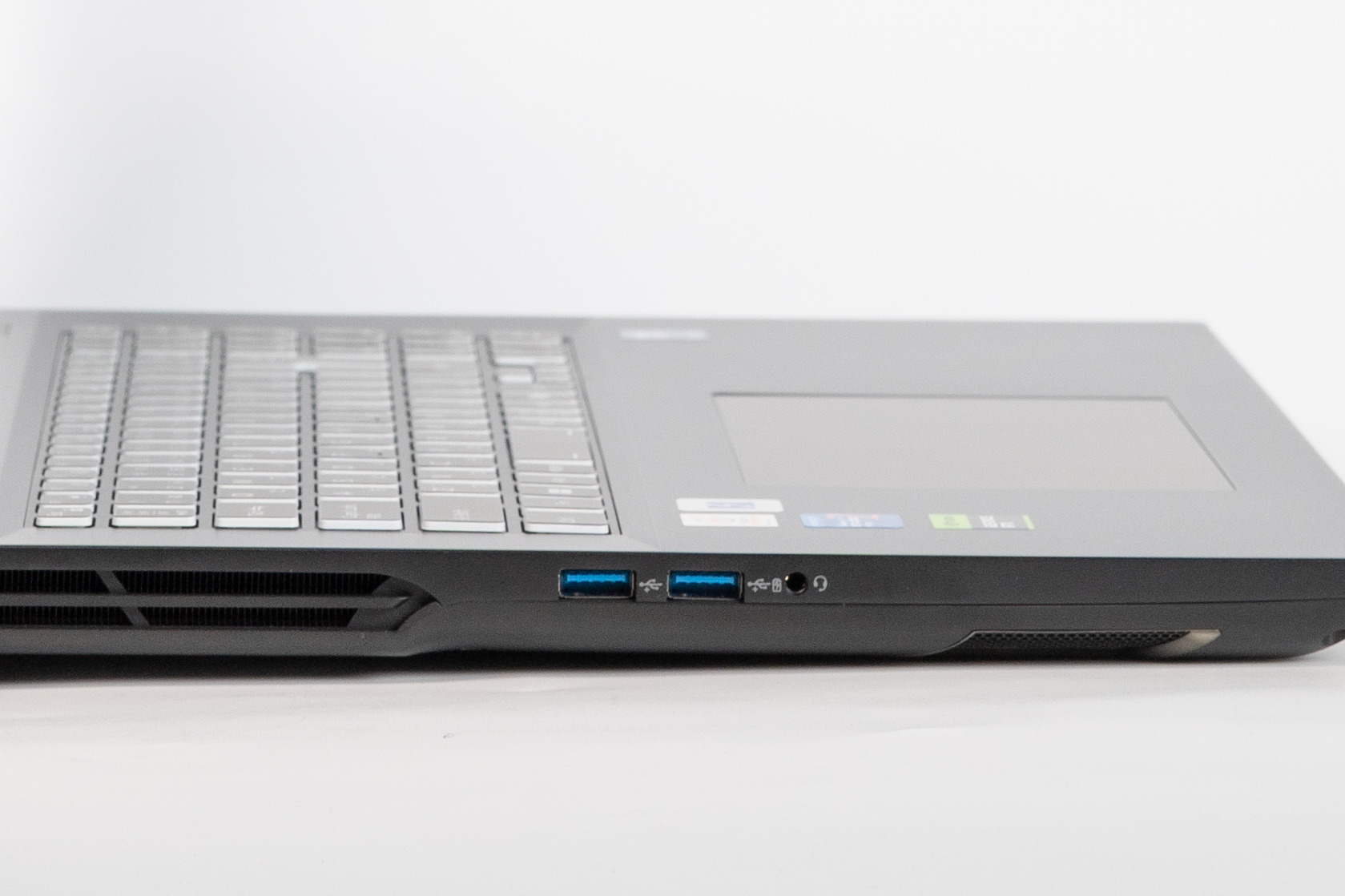 DAIV N8-I9G90BK-Aレビュー 18型の最強クラスのクリエイターノートPC