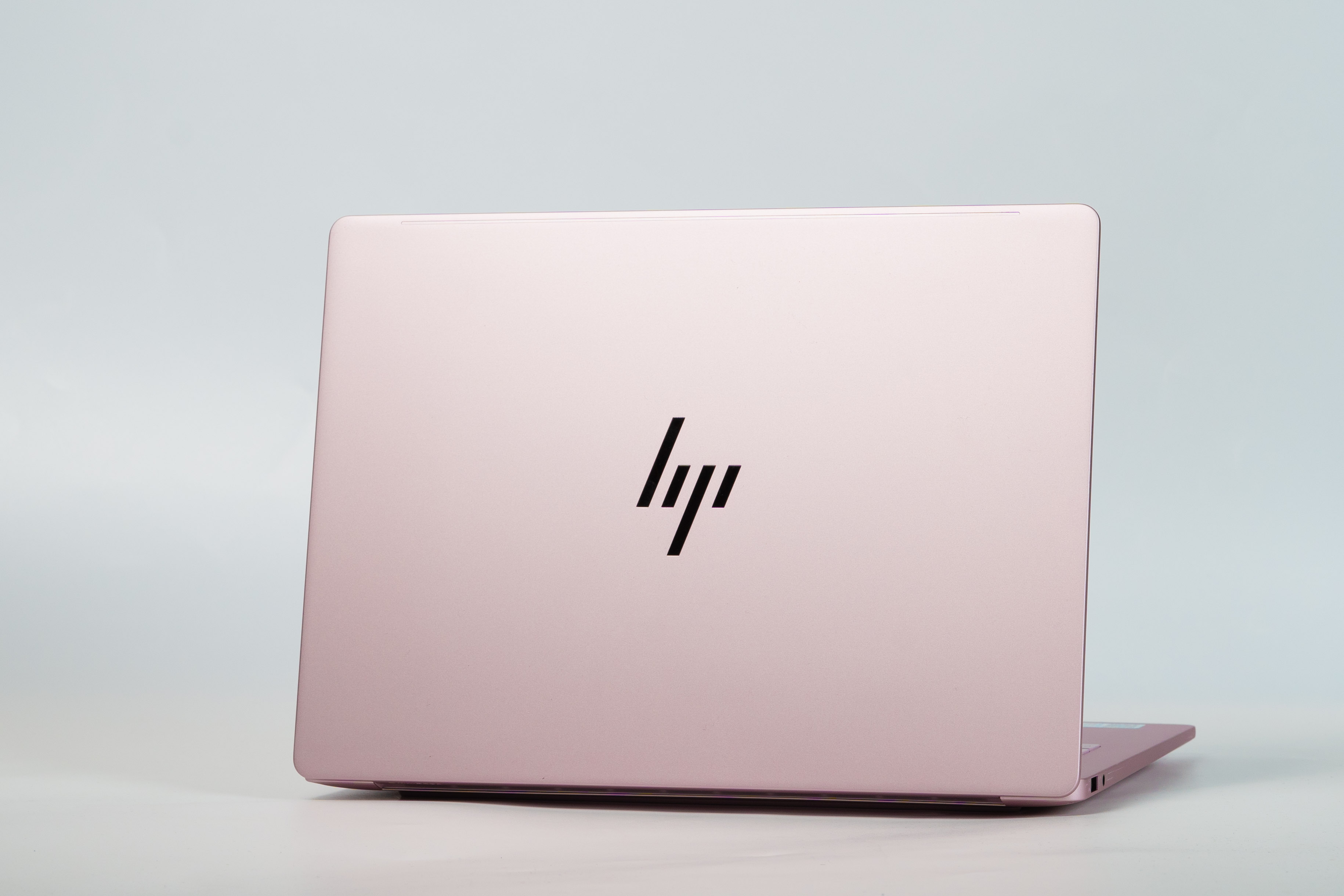 HP OmniBook 7 14-frパフォーマンスモデル (SAKURA)レビューバッテリー