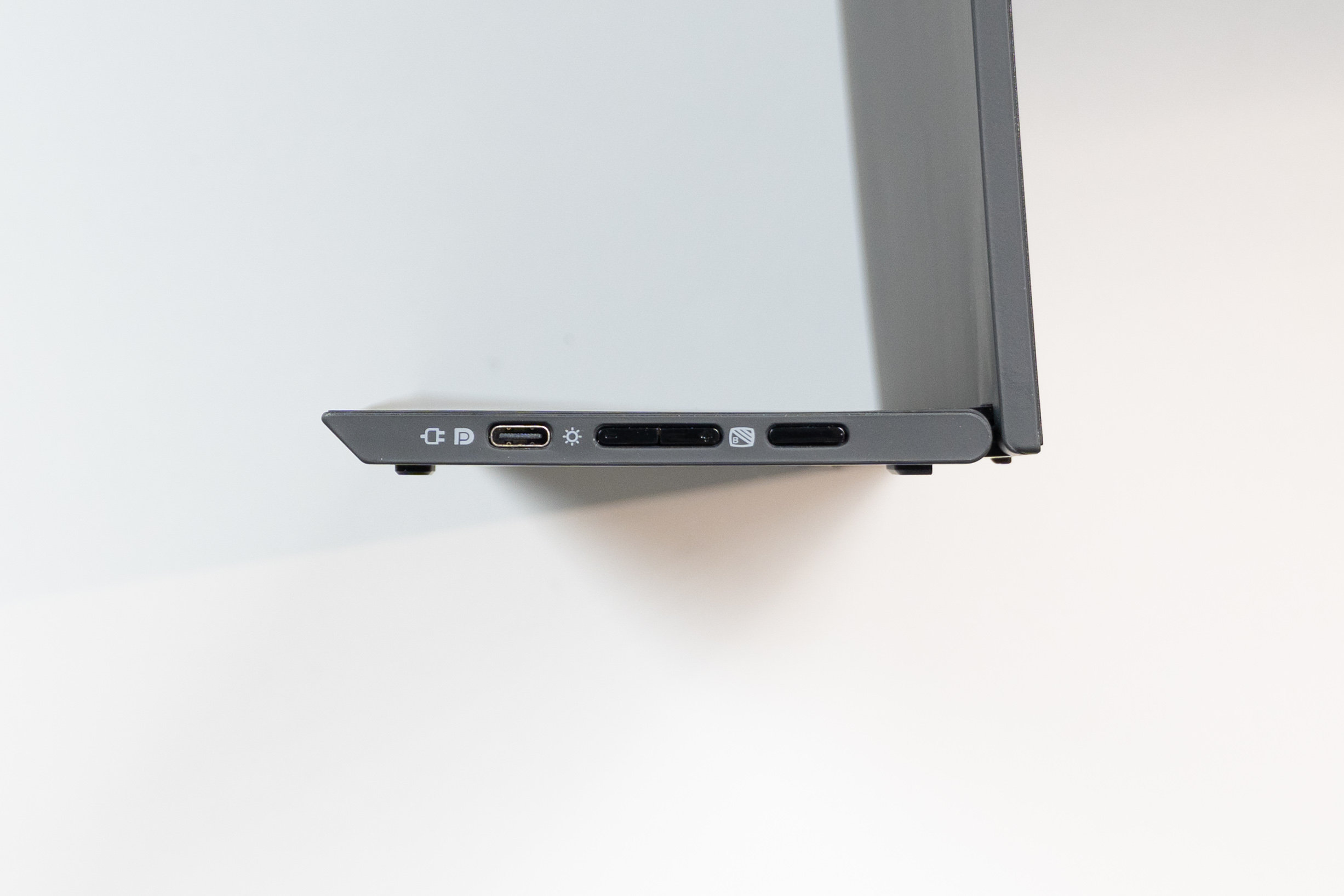 ThinkVision M15(15.6型モバイル/1920×1080/IPS/USB-C)レビュー